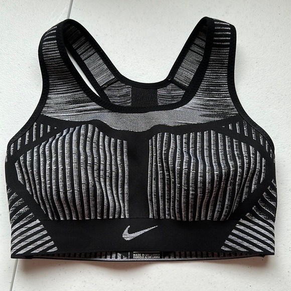 Nike Women's FE/NOM Flyknit High-Support Non-Padded Sports Bra - Picture 2 of 6